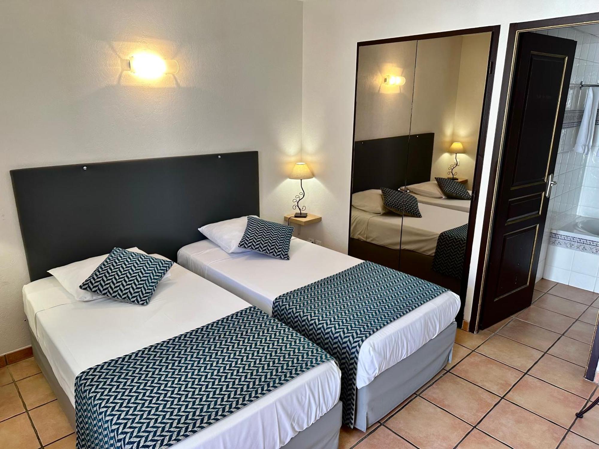 Logis Hotel Les II Mas - Perpignan Sud 카베스타니 외부 사진
